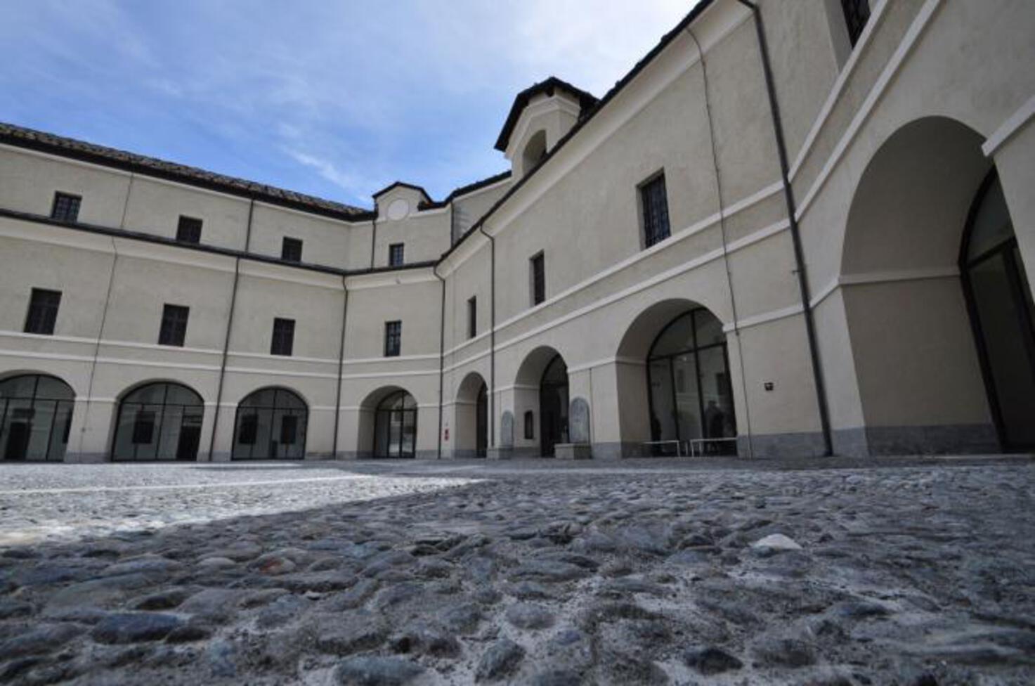 FORTE DI BARD - Particolare della Piazza d'Armi FORTE DI BARD - Particolare della Piazza d'Armi