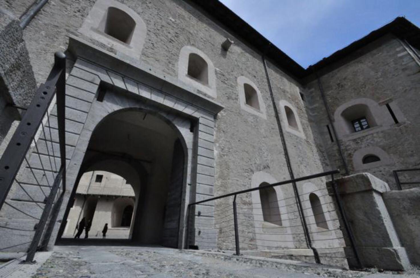 FORTE DI BARD - Portale Sud dell'Opera Gola FORTE DI BARD - Portale Sud dell'Opera Gola