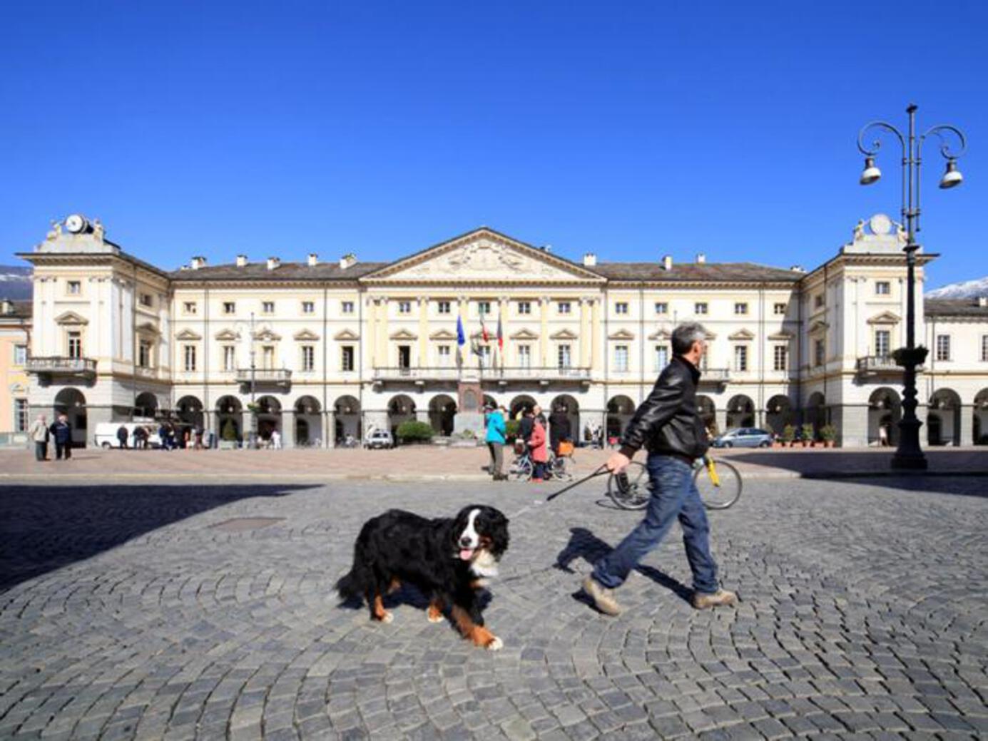PIAZZA CHANOUX - Contesto PIAZZA CHANOUX - Contesto