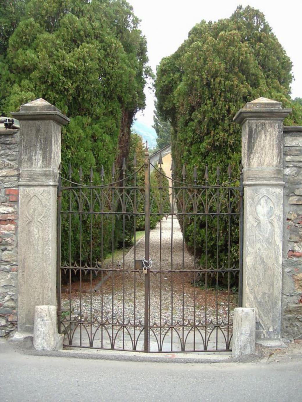 CIMITERO SANT'ORSO - Ingresso cancellato CIMITERO SANT'ORSO - Ingresso cancellato