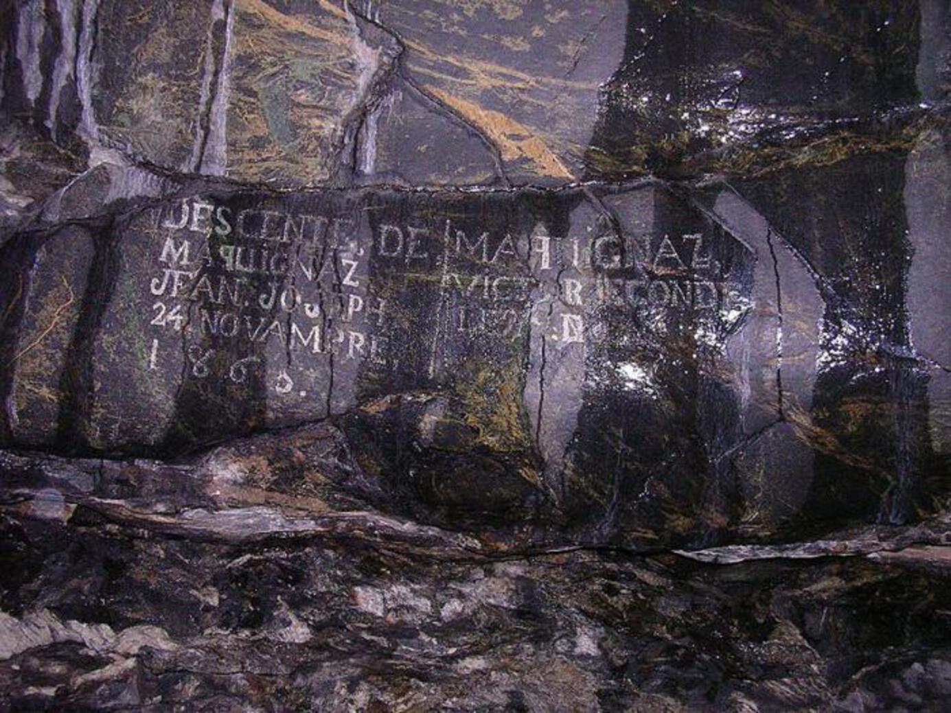 GOUFFRE DES BUSSERAILLES - Incisioni GOUFFRE DES BUSSERAILLES - Incisioni