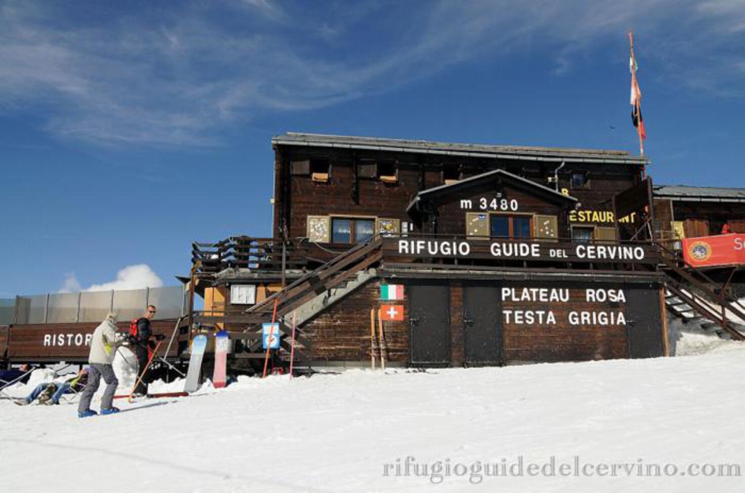 RIFUGIO GUIDE DEL CERVINO - La struttura principale RIFUGIO GUIDE DEL CERVINO - La struttura principale
