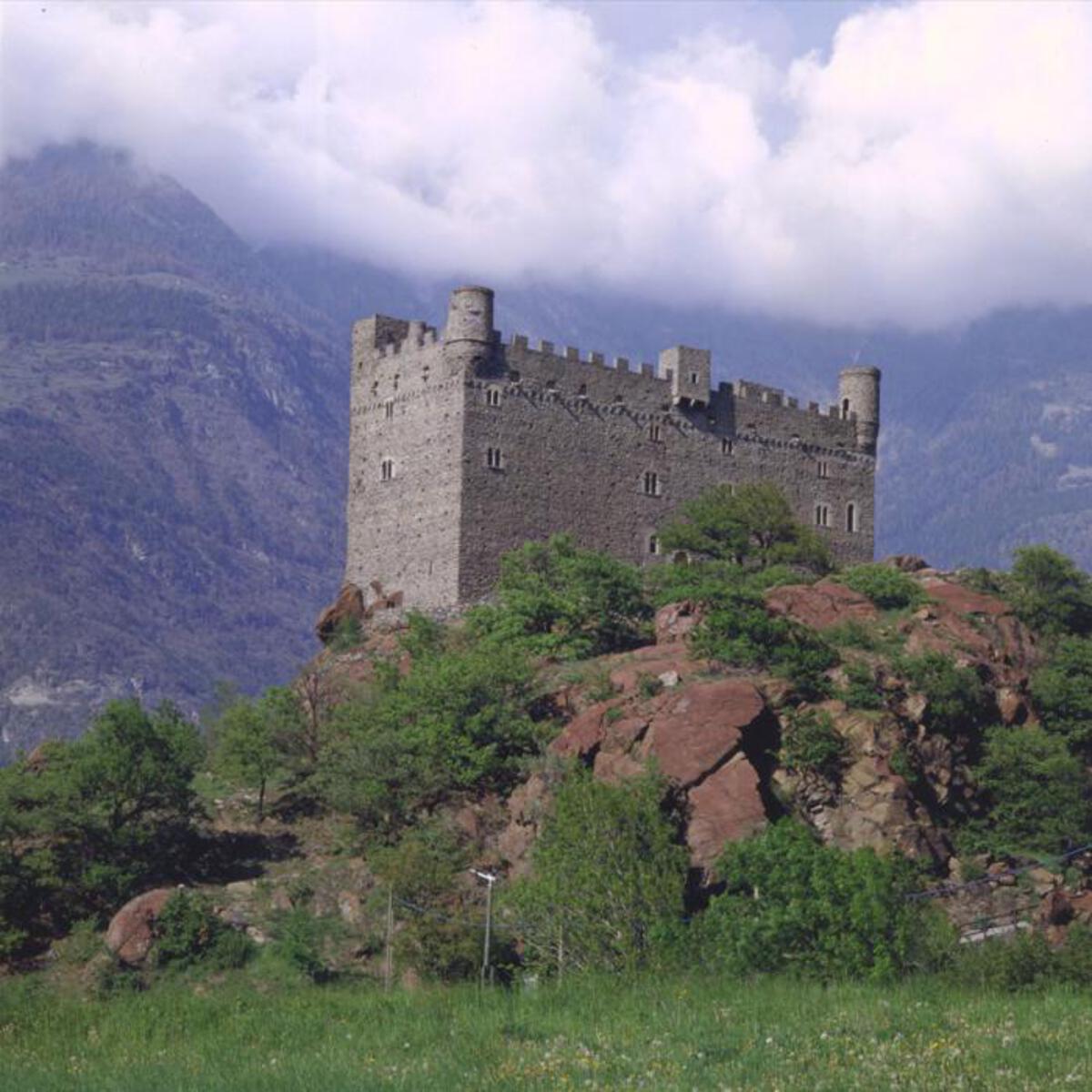 CASTELLO USSEL - Contesto CASTELLO USSEL - Contesto