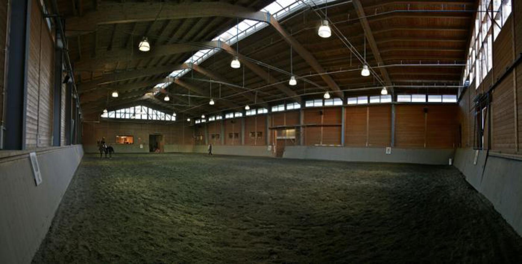 CENTRO IPPICO AVRES - Maneggio coperto CENTRO IPPICO AVRES - Maneggio coperto