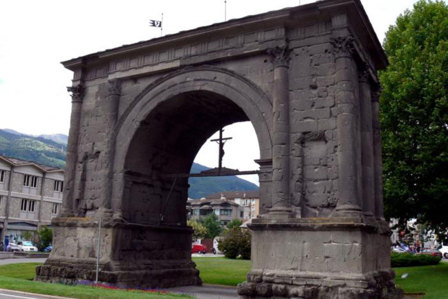 ARCO D'AUGUSTO - Giorno ARCO D'AUGUSTO - Giorno