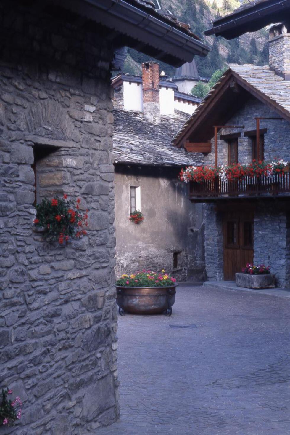 VILLAGGIO VERRAND - I vicoli VILLAGGIO VERRAND - I vicoli