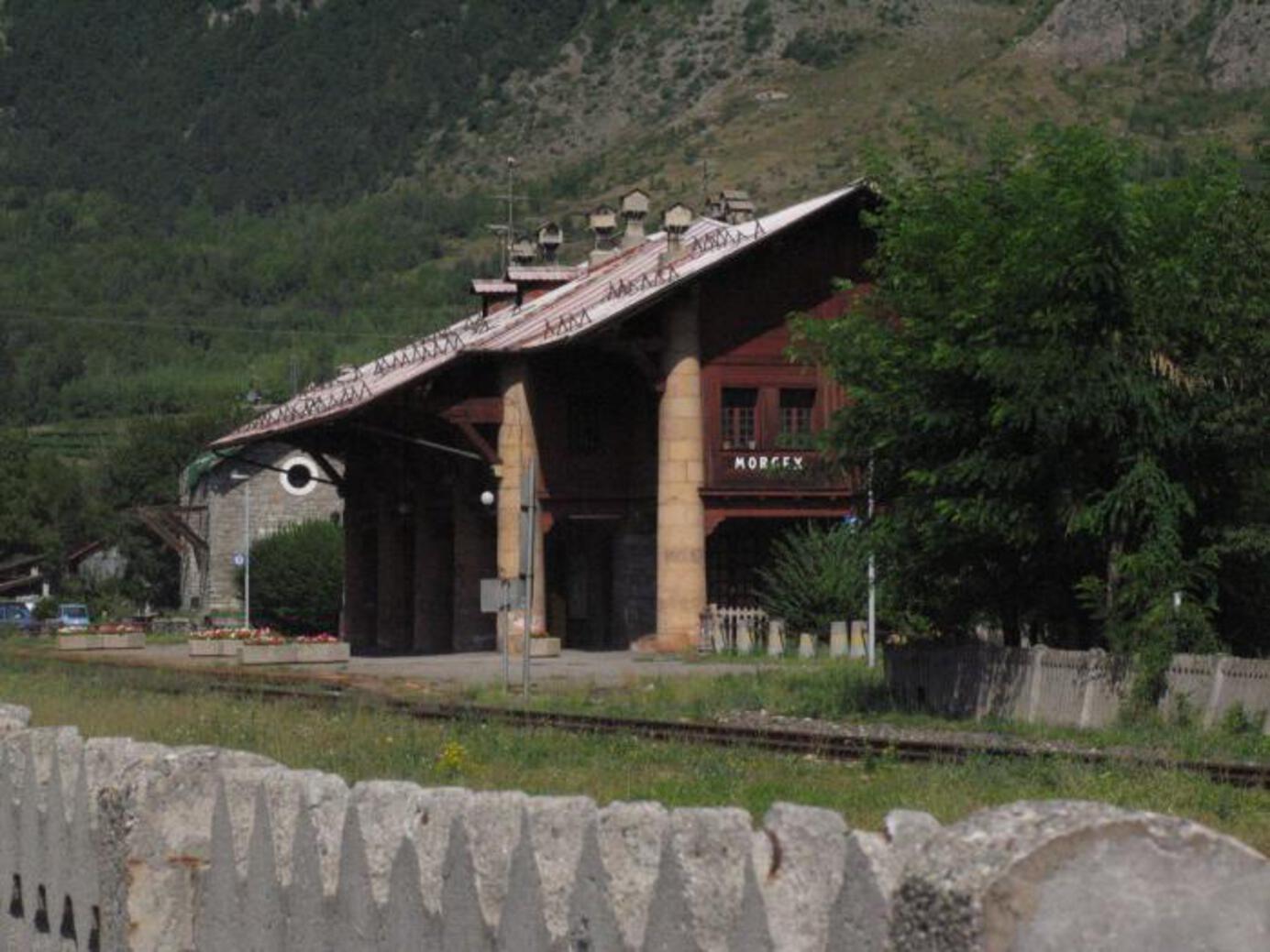 STAZIONE FERROVIARIA - Lato ferrovia STAZIONE FERROVIARIA - Lato ferrovia