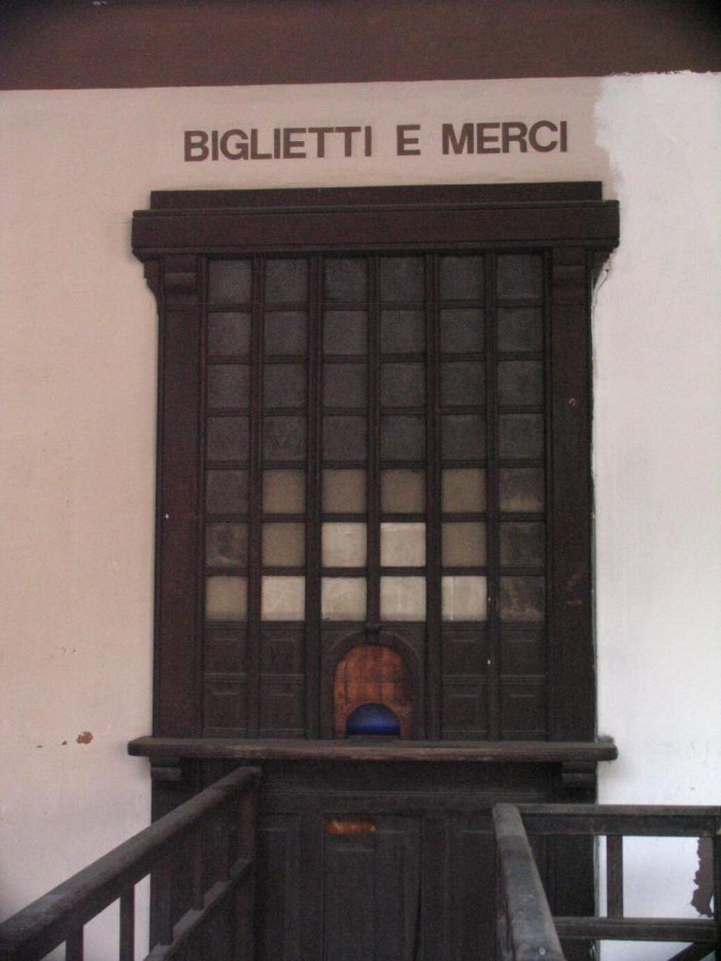 STAZIONE FERROVIARIA - Biglietteria STAZIONE FERROVIARIA - Biglietteria
