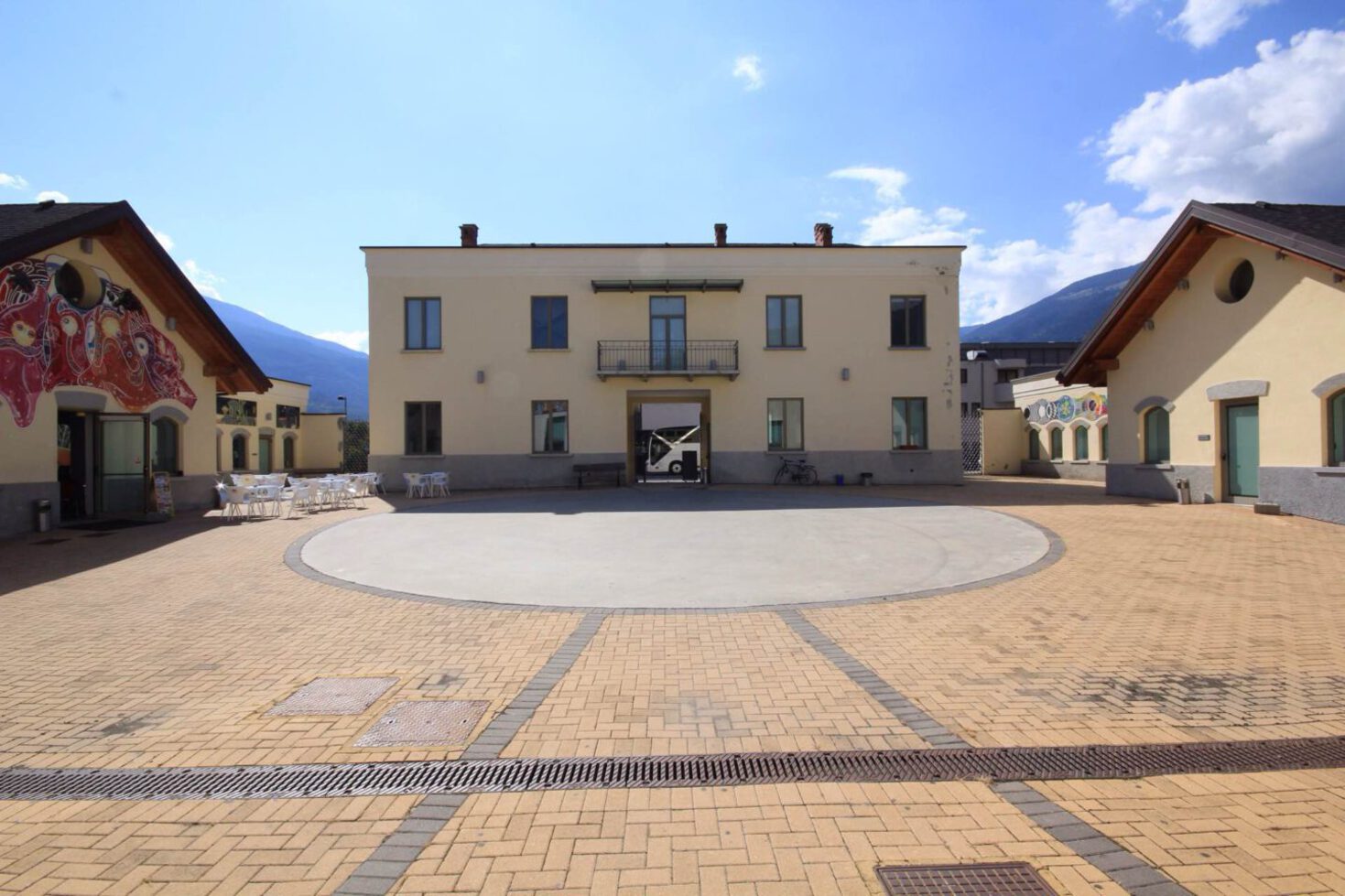 CITTADELLA DEI GIOVANI - Palazzina principale CITTADELLA DEI GIOVANI - Palazzina principale